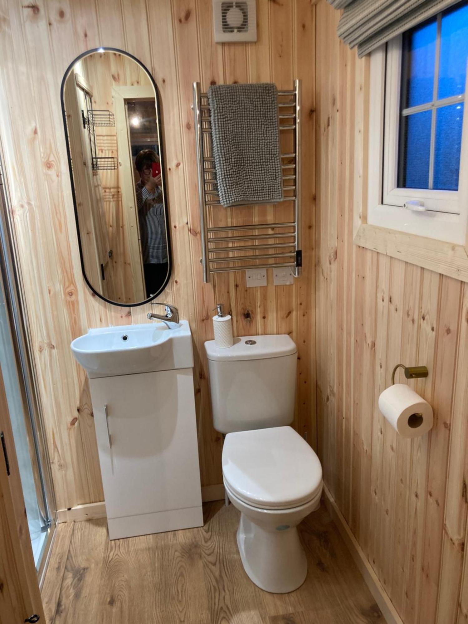 The Swift, Shepherds Hut Apartment *