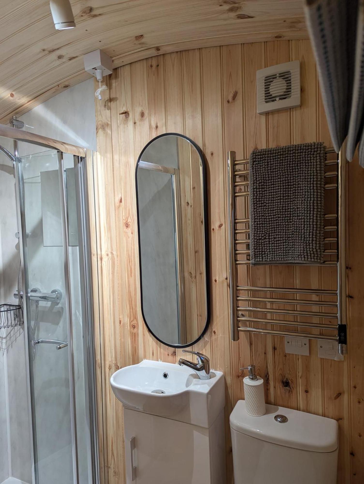 The Swift, Shepherds Hut * Perth
